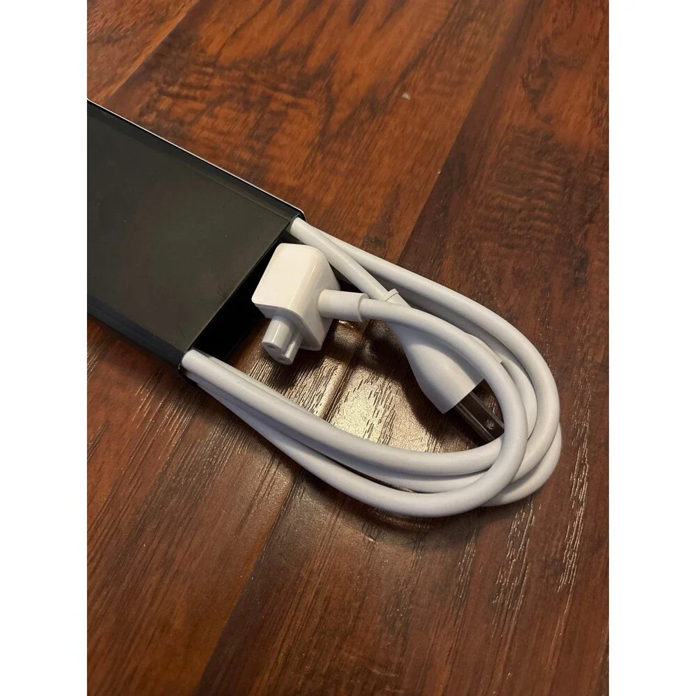 Apple genuine macbook
